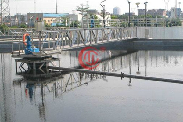 垂架式中心傳動刮泥機